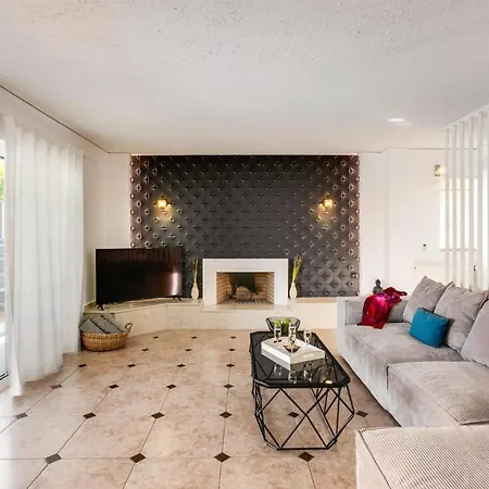 Omega By 빌라 헐소니소스